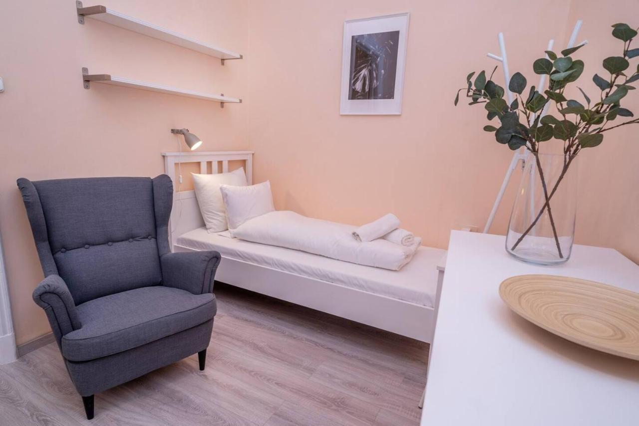 Central And Large Ac Home Away From Home بودابست المظهر الخارجي الصورة