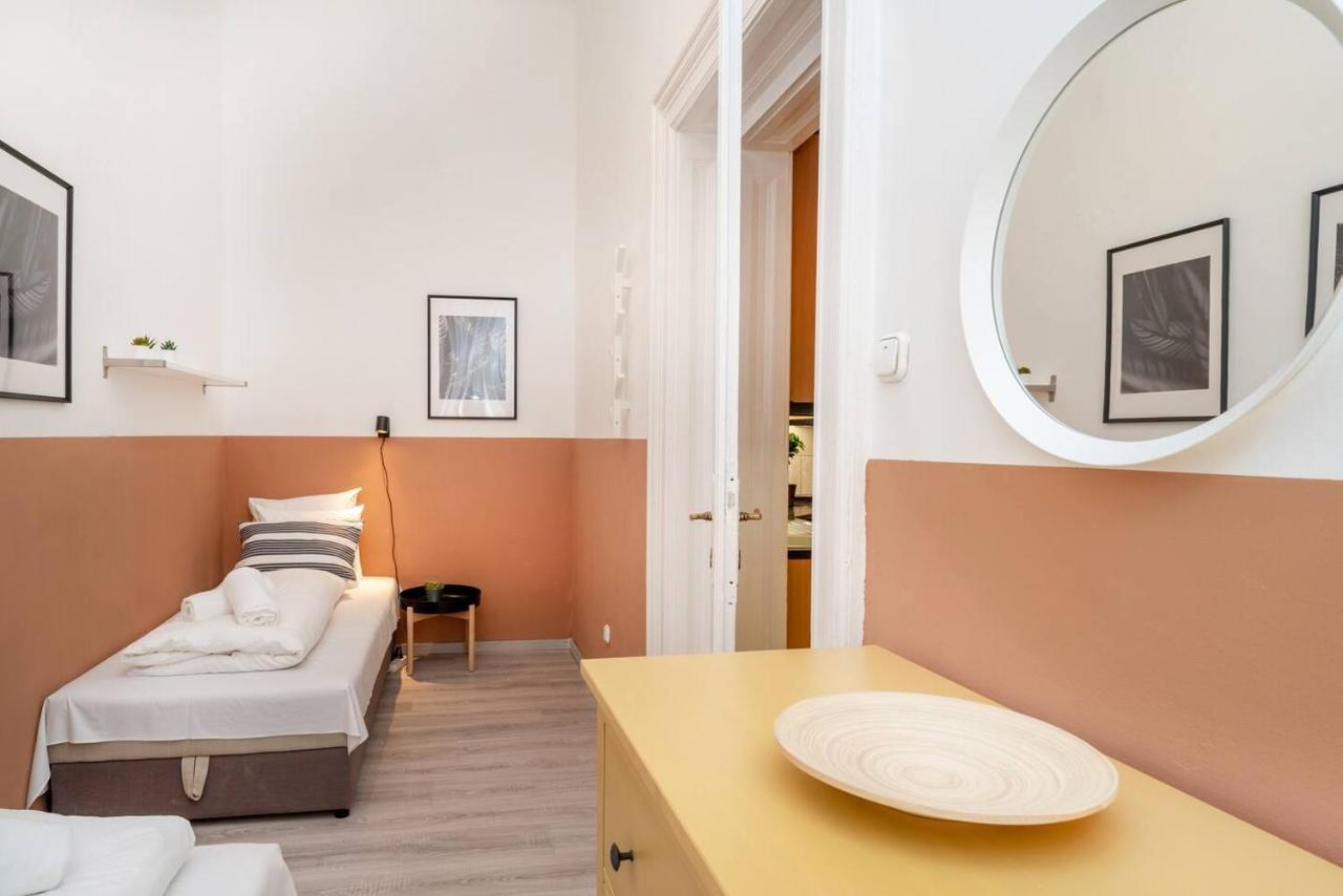 Central And Large Ac Home Away From Home بودابست المظهر الخارجي الصورة