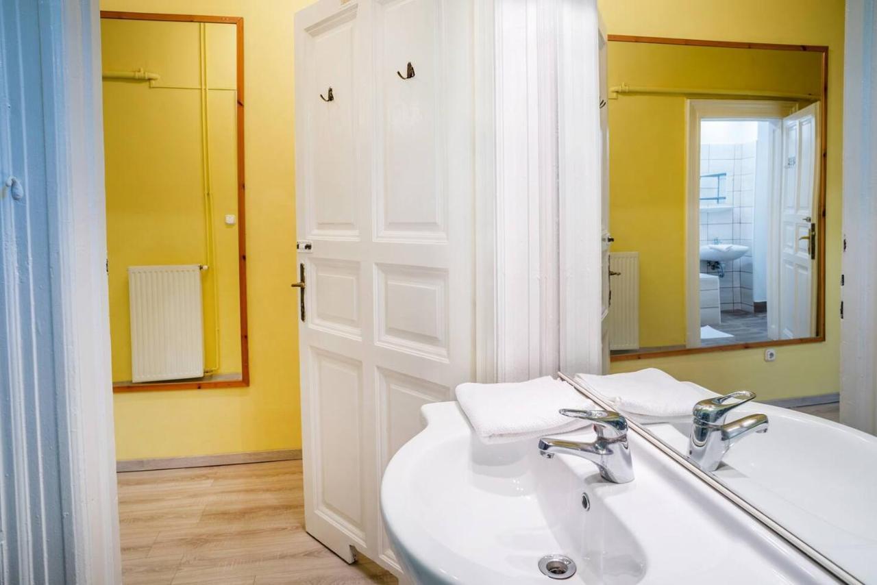 Central And Large Ac Home Away From Home بودابست المظهر الخارجي الصورة