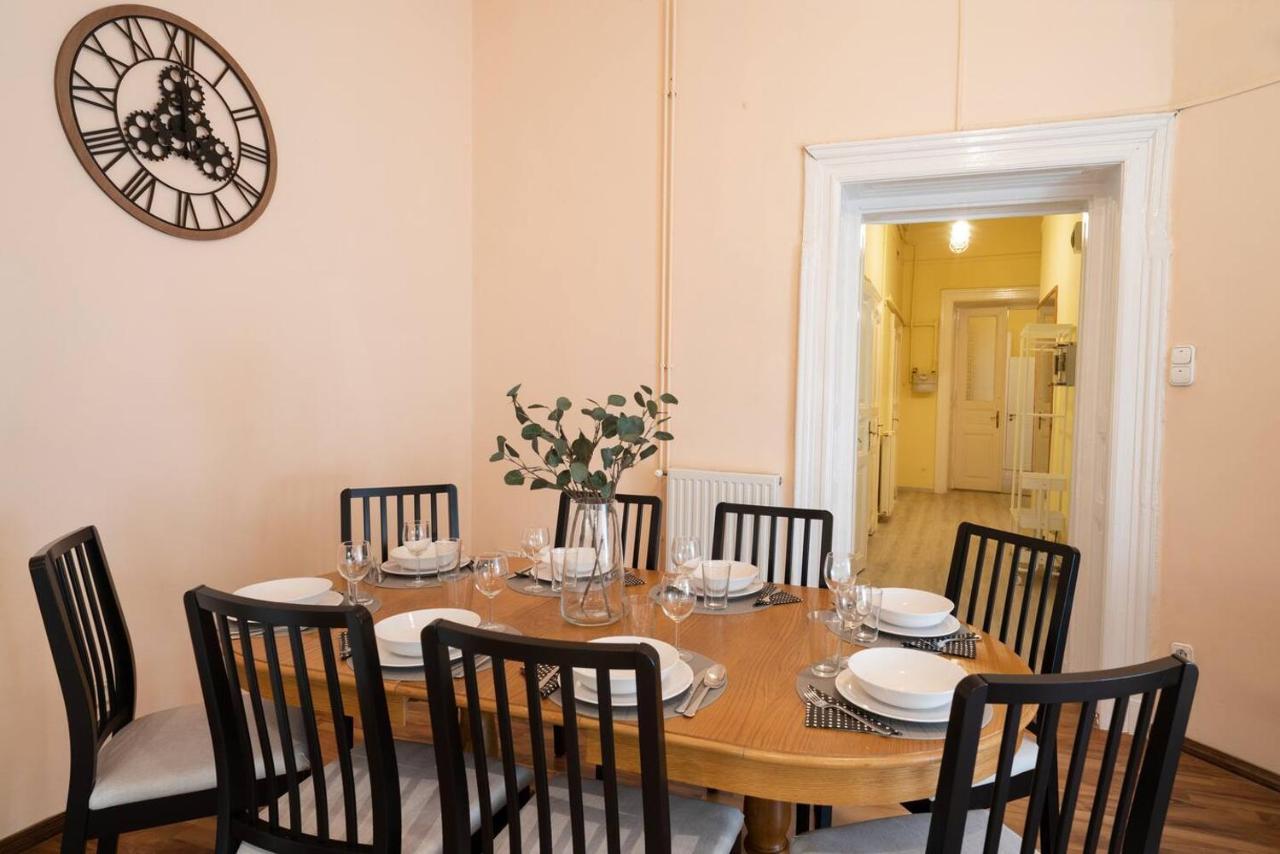 Central And Large Ac Home Away From Home بودابست المظهر الخارجي الصورة