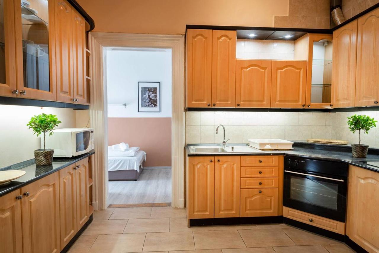 Central And Large Ac Home Away From Home بودابست المظهر الخارجي الصورة