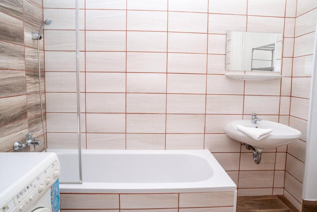 Central And Large Ac Home Away From Home بودابست المظهر الخارجي الصورة