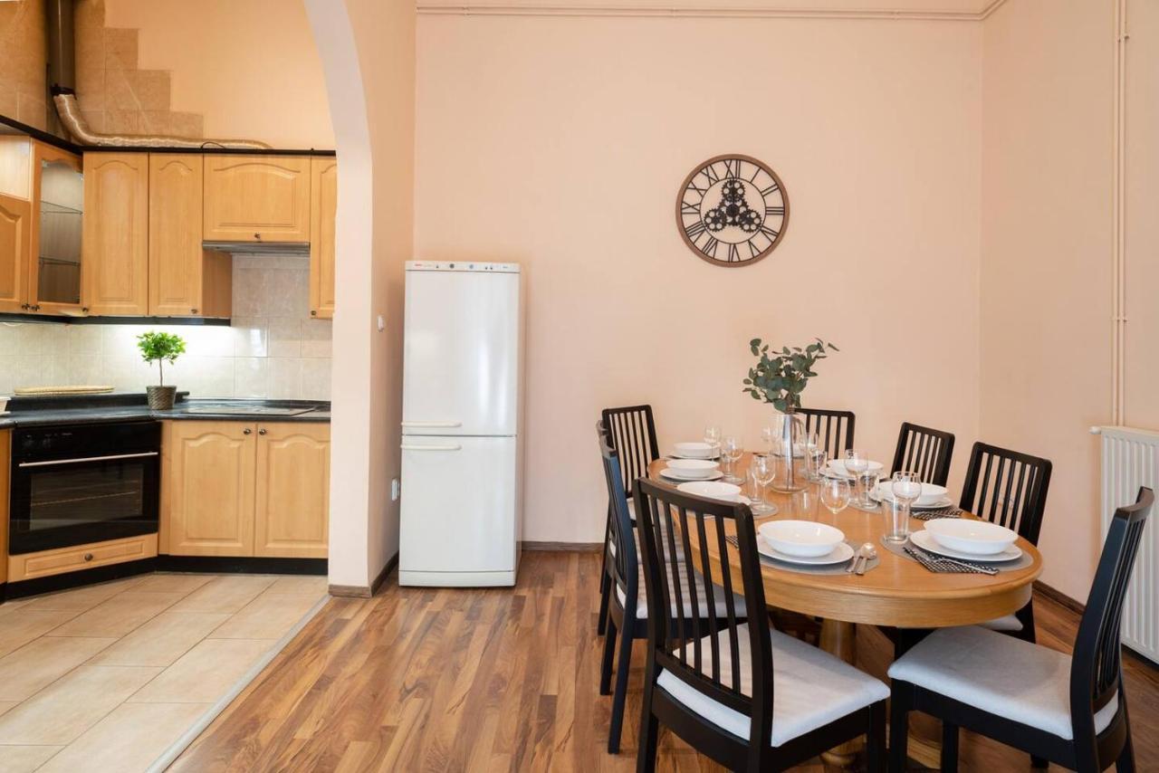 Central And Large Ac Home Away From Home بودابست المظهر الخارجي الصورة