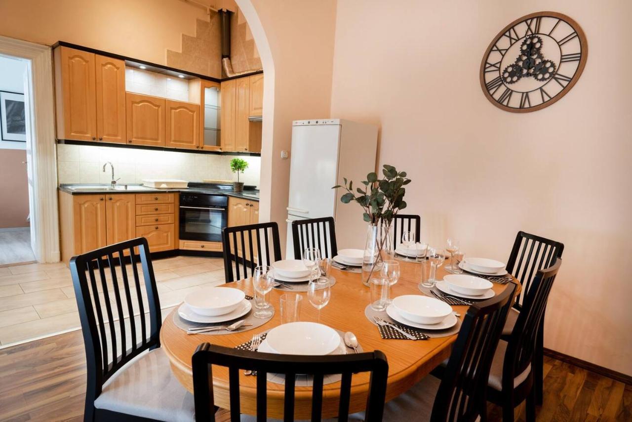 Central And Large Ac Home Away From Home بودابست المظهر الخارجي الصورة