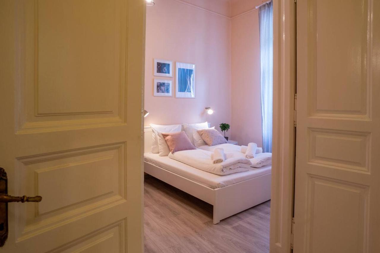 Central And Large Ac Home Away From Home بودابست المظهر الخارجي الصورة