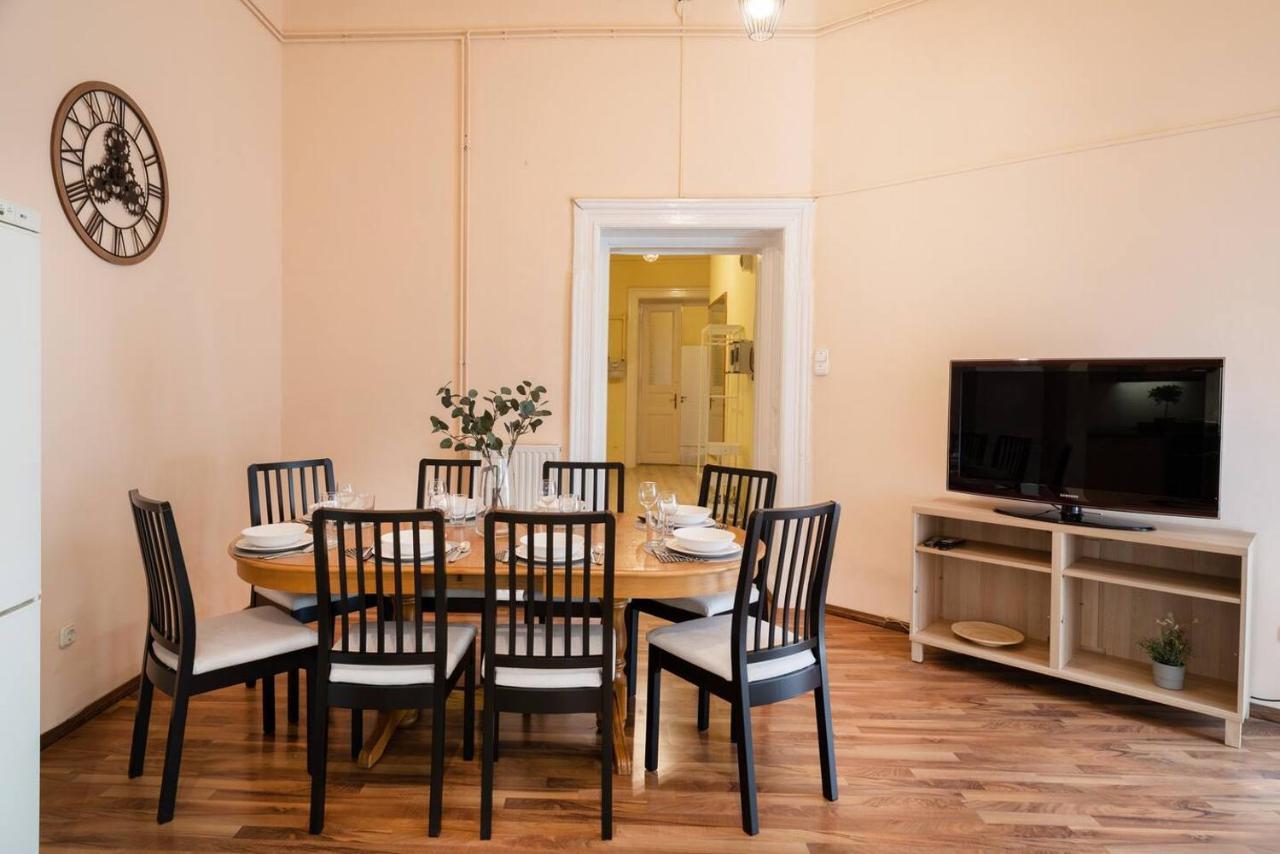 Central And Large Ac Home Away From Home بودابست المظهر الخارجي الصورة