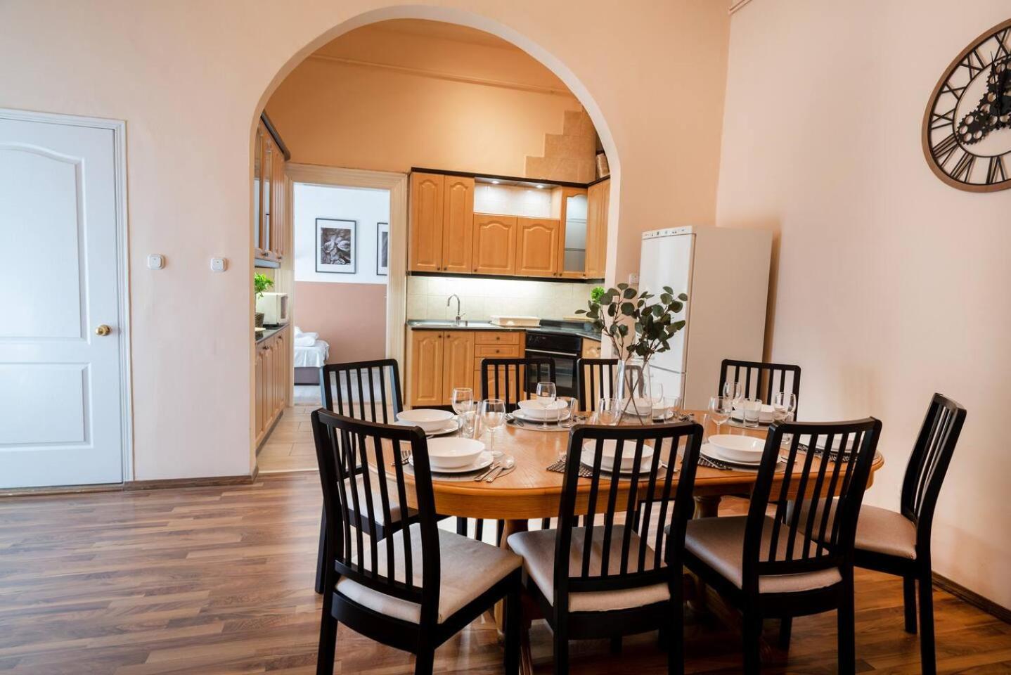 Central And Large Ac Home Away From Home بودابست المظهر الخارجي الصورة